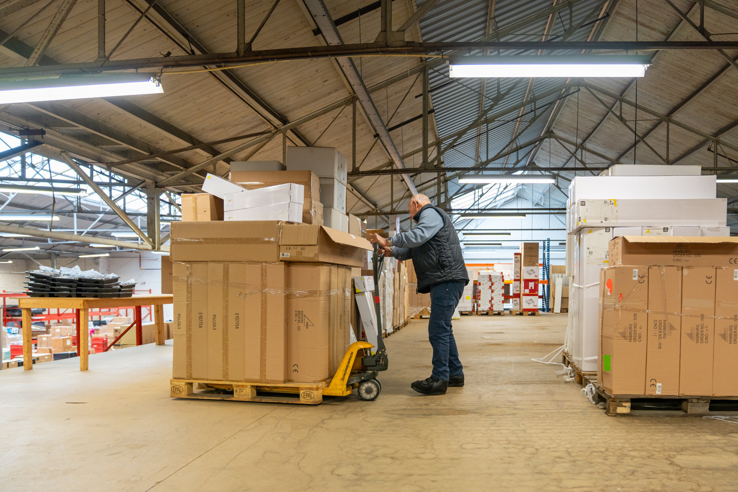 Logistieke uitgifte van goederen aan zakelijke en particuliere bieders na veiling
