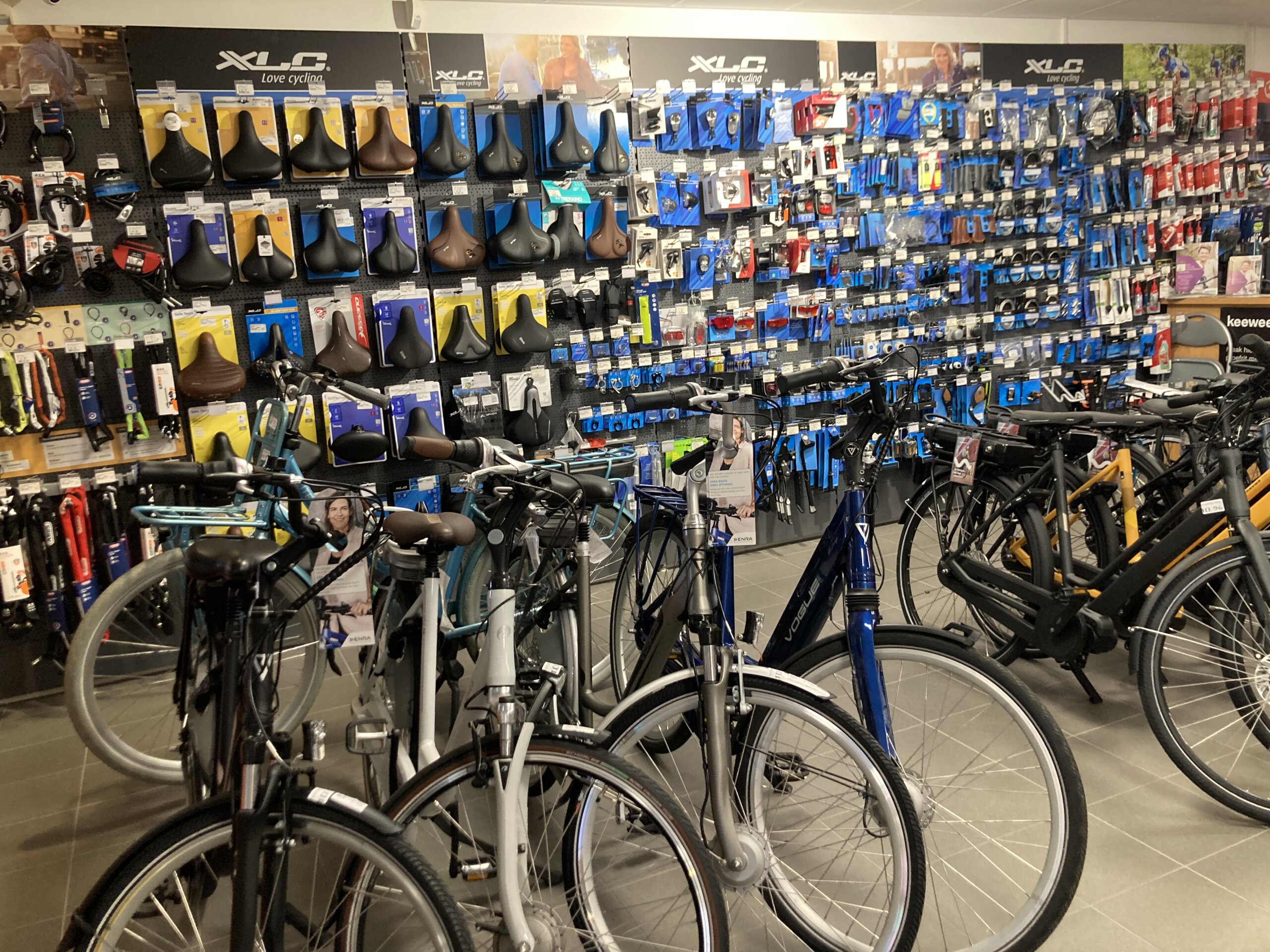 Wij helpen u uw inventaris snel en betrouwbaar te verkopen, zodat u uw bedrijf netjes kunt afsluiten. Van fietsenwinkels tot andere winkels: alles wordt professioneel getaxeerd en via onze online veilingen aangeboden aan geïnteresseerde kopers.