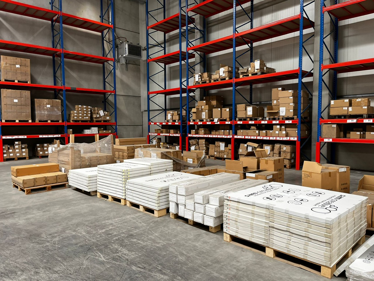 Inkoop van pallets, grote partijen en overtollige magazijnvoorraad.