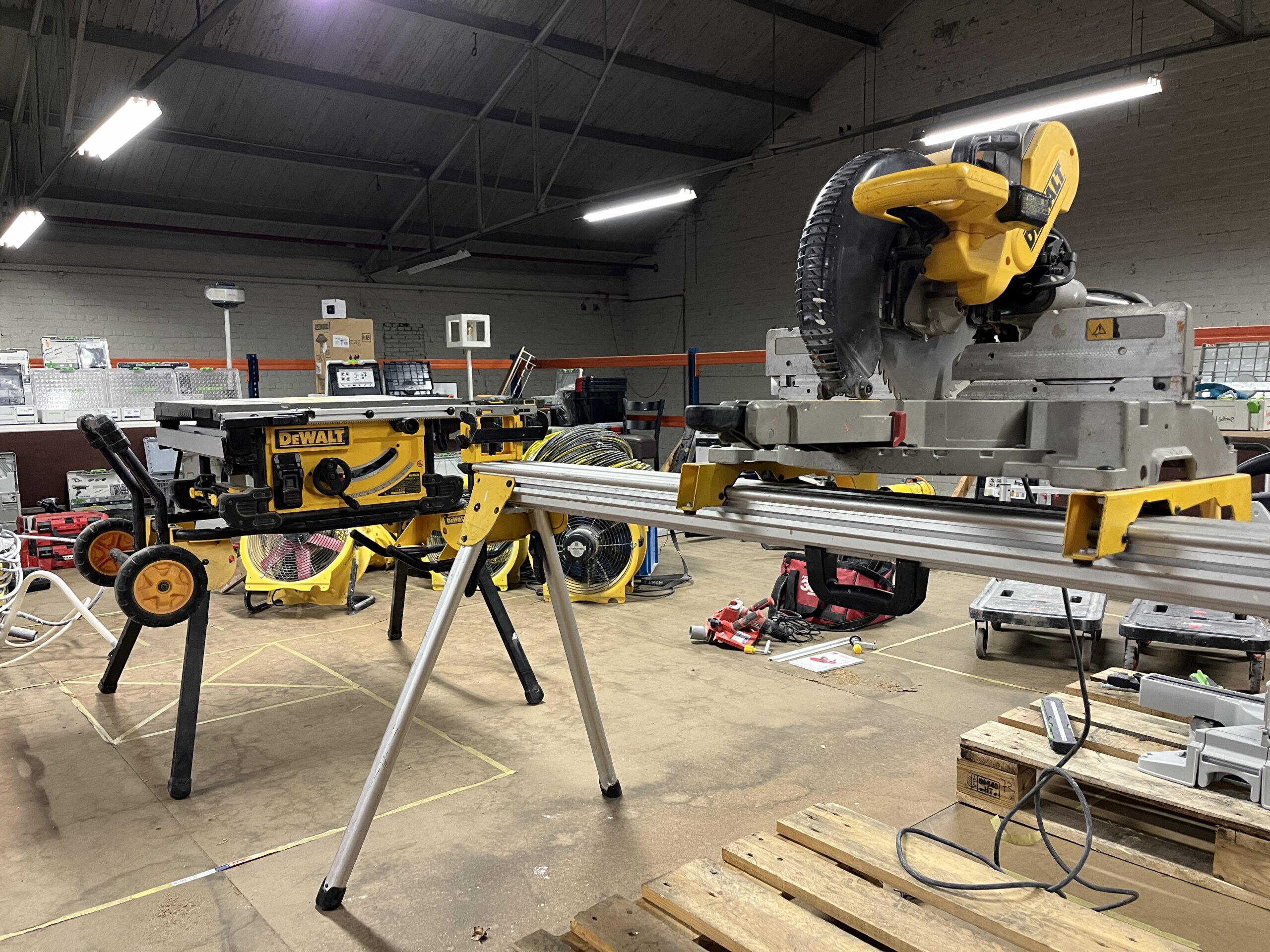 DeWalt gereedschap verkopen aan een opkoper van gereedschap