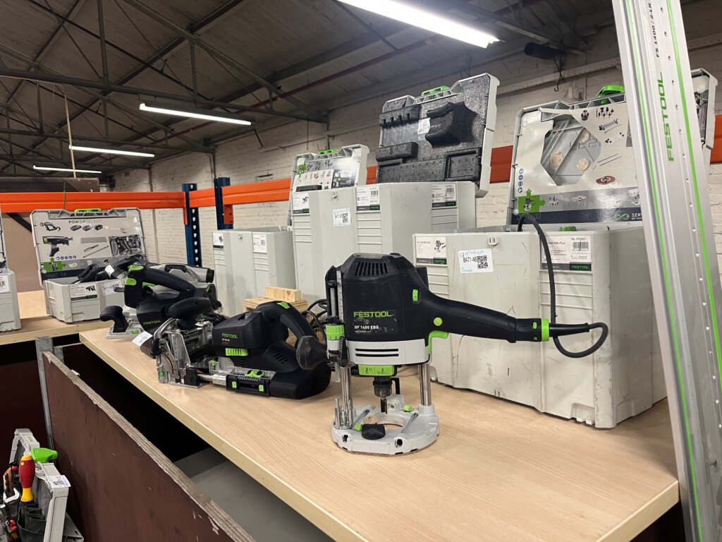 Gereedschap verkopen via online veiling, waarbij professioneel gereedschap en machines worden geveild aan actieve zakelijke kopers.