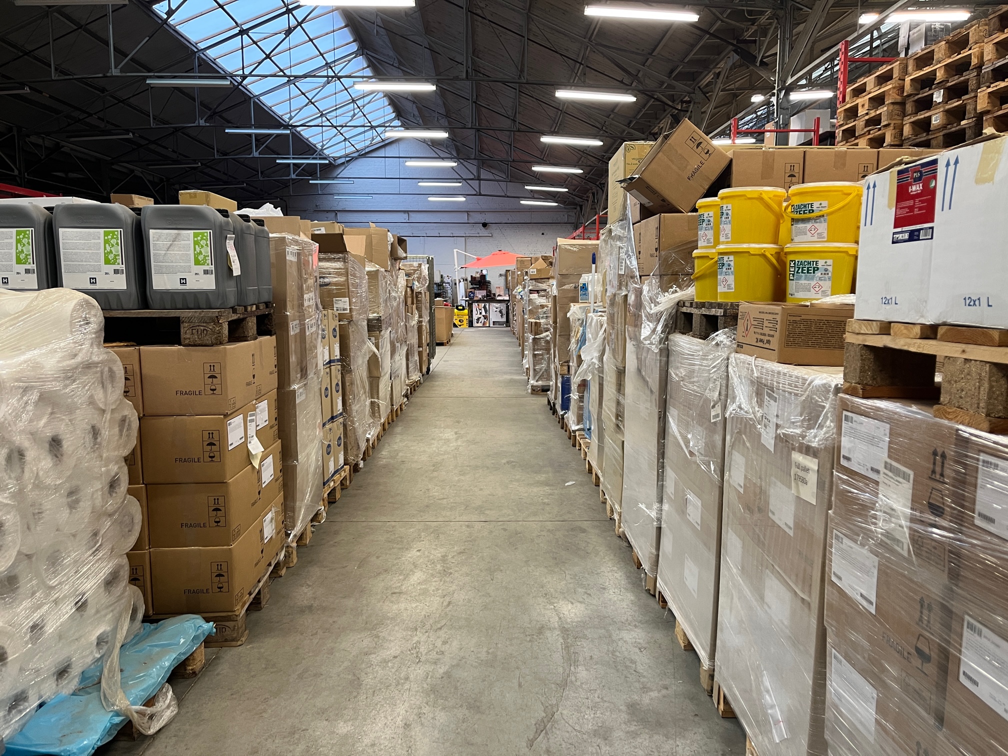 Opkoper mixpallets koopt gemengde mix pallets met diverse producten