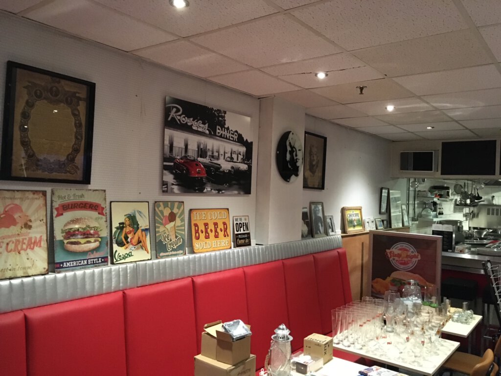 Professioneel veilinghuis met magazijn voor verkoop en online veilingen van goederen