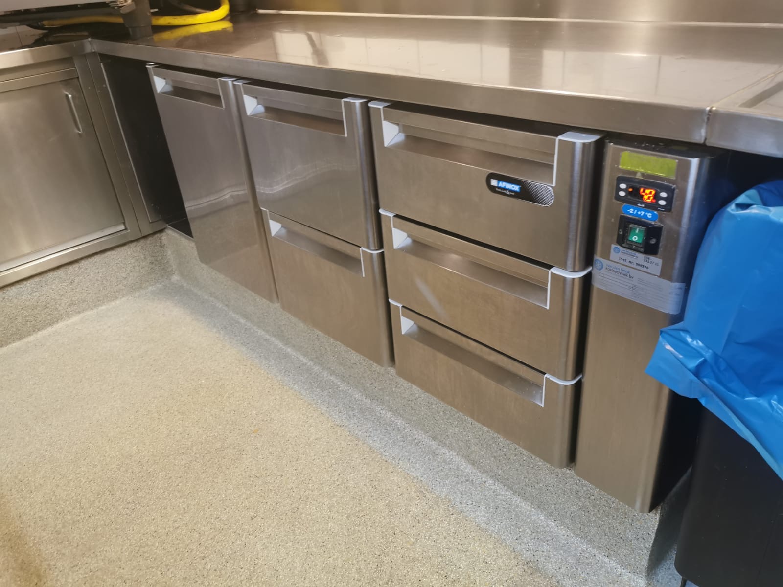 Horeca koelwerkbank verkopen aan koelwerkbank opkoper professionele RVS uitvoering met laden