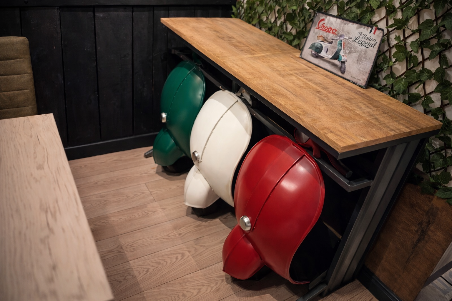 Restaurant inventaris verkopen inclusief meubilair en barinrichting