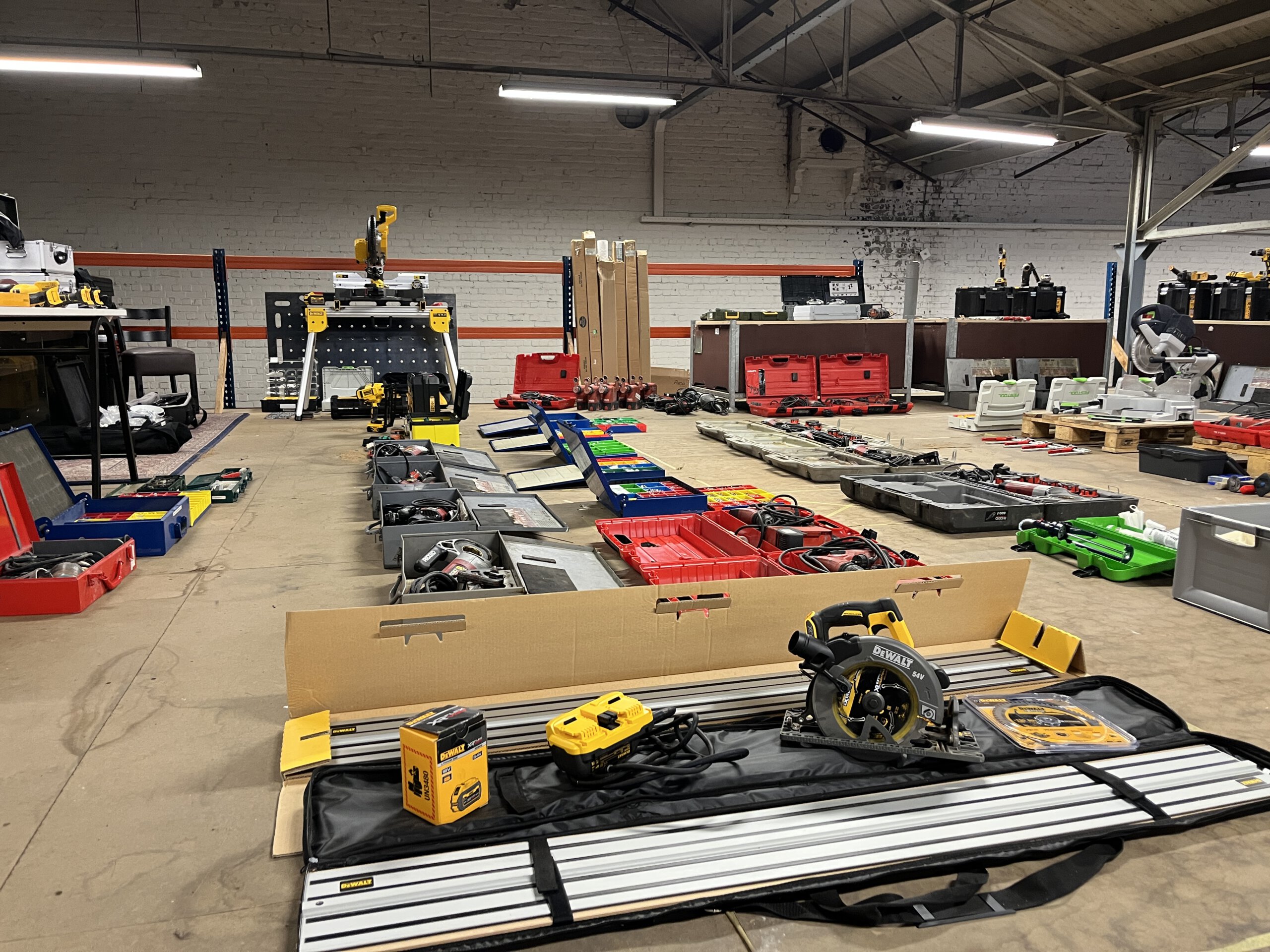 Complete werkplaatsinventaris en gereedschap verkopen