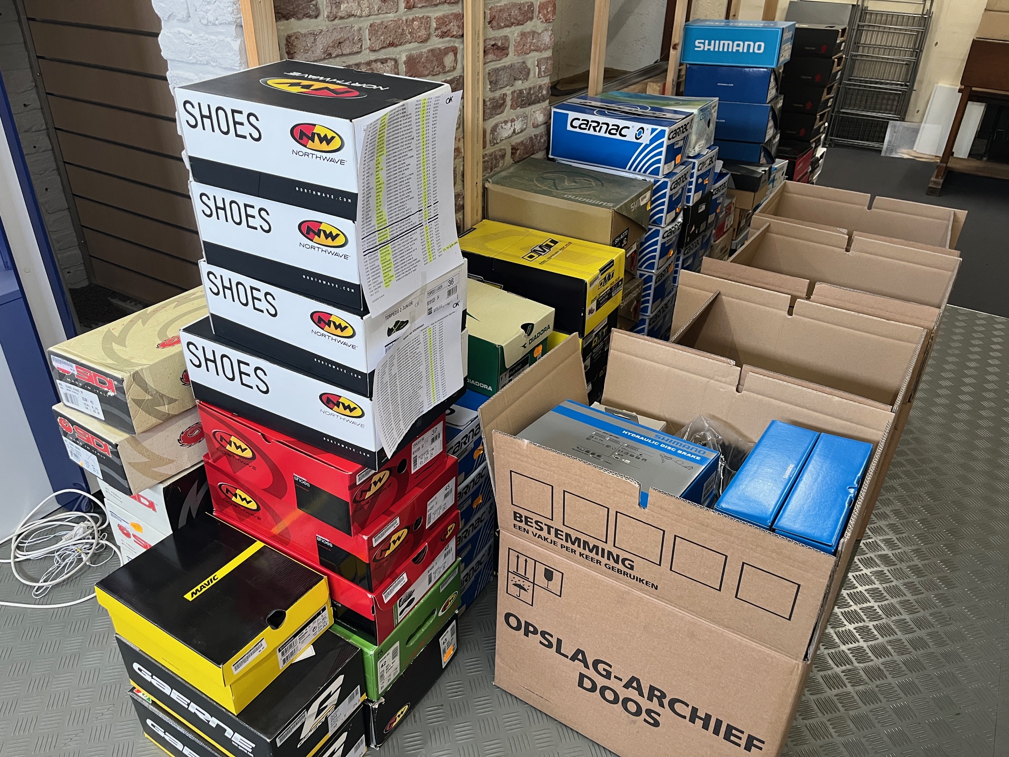 Voorraad fietsen onderdelen en accessoires
