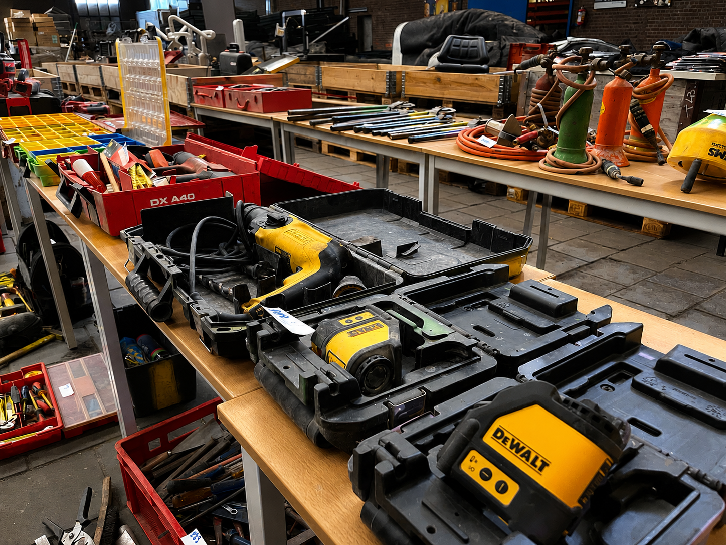 Professioneel gereedschap opgekocht van een landelijke aannemer door Veilinghuis Nederland.