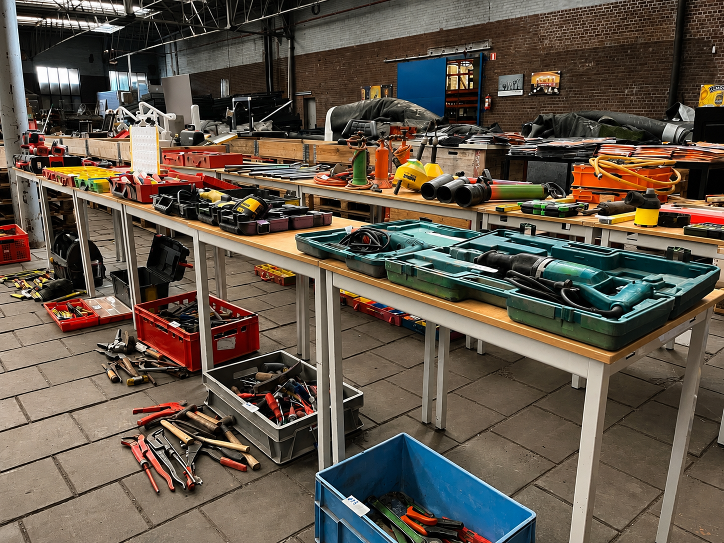 Professioneel gereedschap voorbereid voor verkoop via een online veiling van Veilinghuis Nederland.