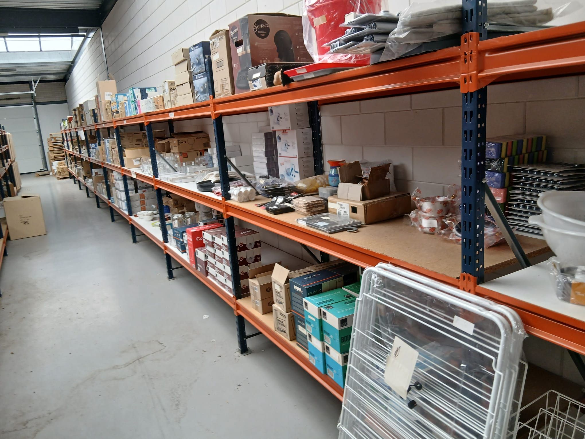 Horeca artikelen met servies, glaswerk en diverse accessoires in voorraad