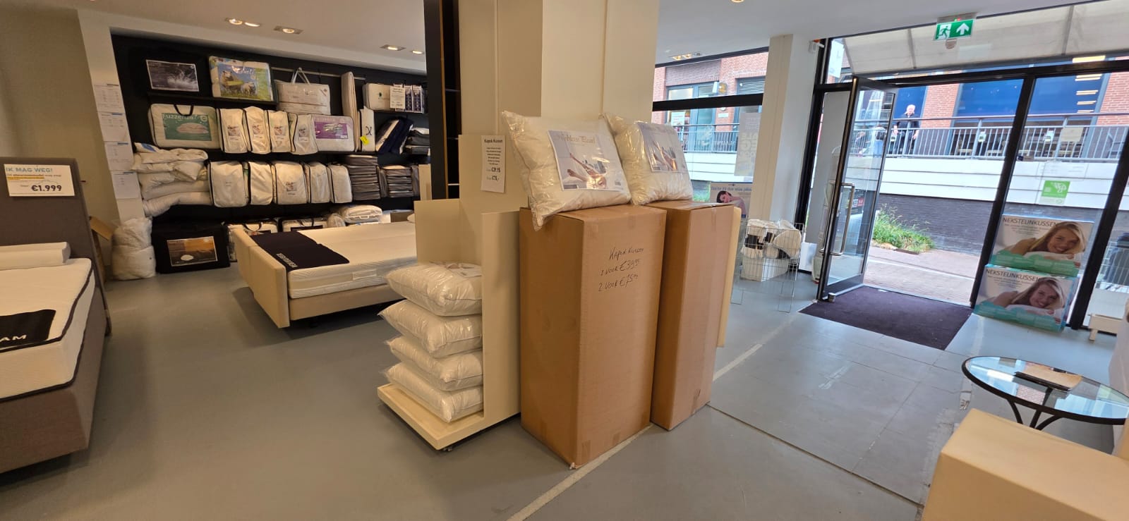Bedrijfsvoorraad wordt getransporteerd naar het magazijn