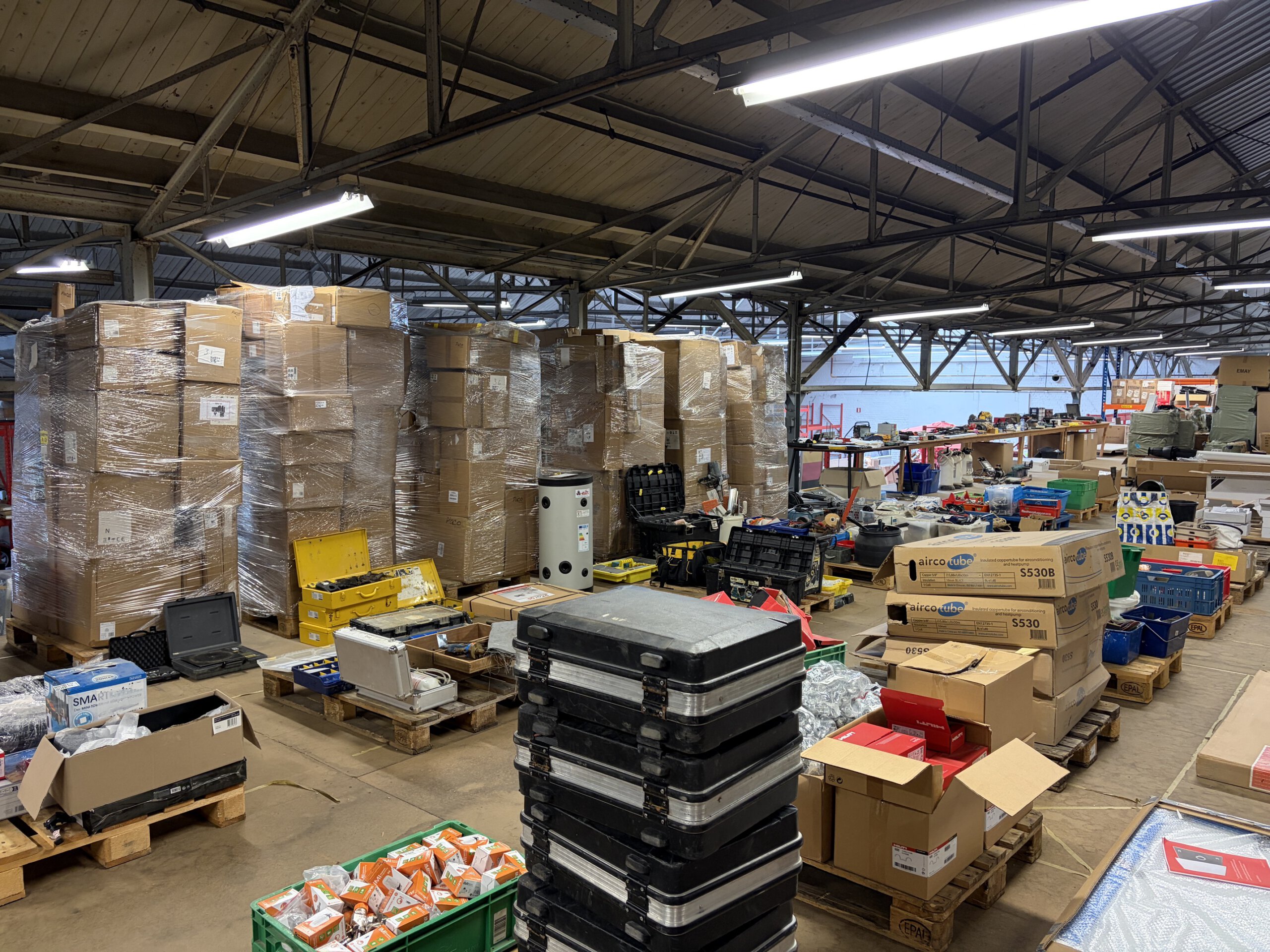 Partij gereedschap van een aannemer opgekocht voor verkoop via een online veiling.