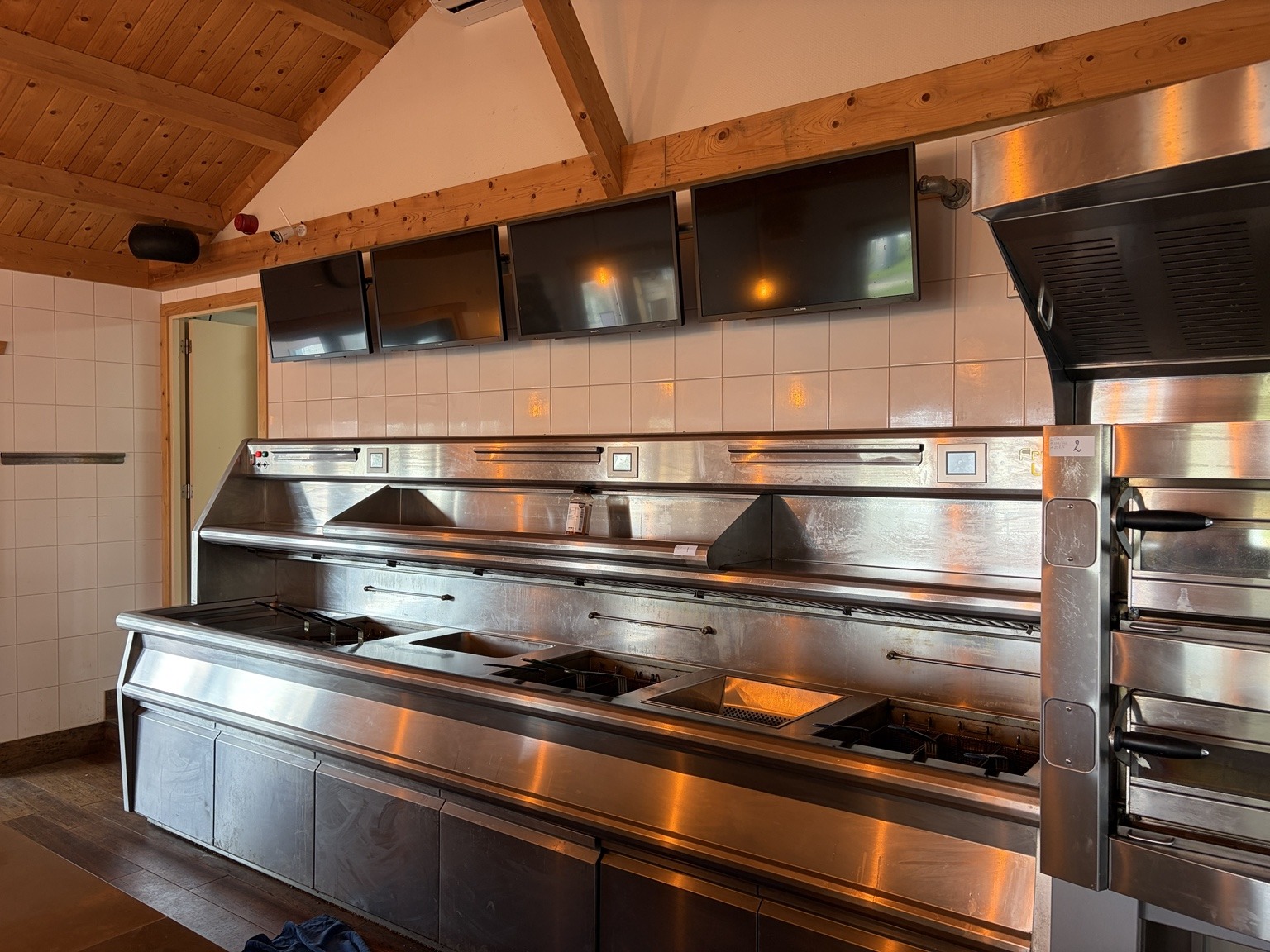 RVS frituur- en uitgiftekeuken van De Jutter