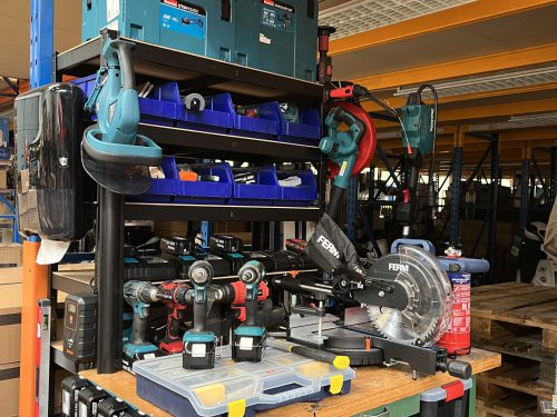 Bent u op zoek naar een betrouwbare gereedschap opkoper? Veilinghuis Nederland biedt een snelle en efficiënte oplossing voor het verkopen van gereedschap, machines en industriële apparatuur. Wij zorgen voor een zorgeloze afhandeling, van gratis waardebepaling tot snelle betaling binnen 12 uur. Dankzij ons brede netwerk van kopers realiseren wij de beste opbrengst voor uw gereedschap.