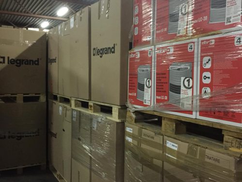 Diverse partijen goederen op pallets in de veiling. Van magazijnrestanten tot retouren, ideaal voor opkopers en handelaren.
