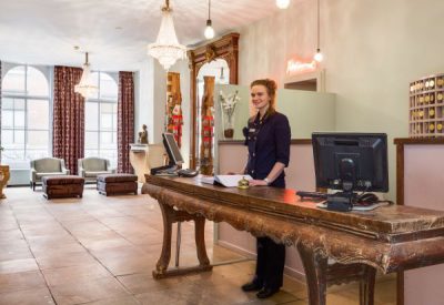 Heeft u overtollige restaurantvoorraad? Wij kopen alles op, van keukenapparatuur tot meubilair, en regelen een snelle en efficiënte afhandeling.